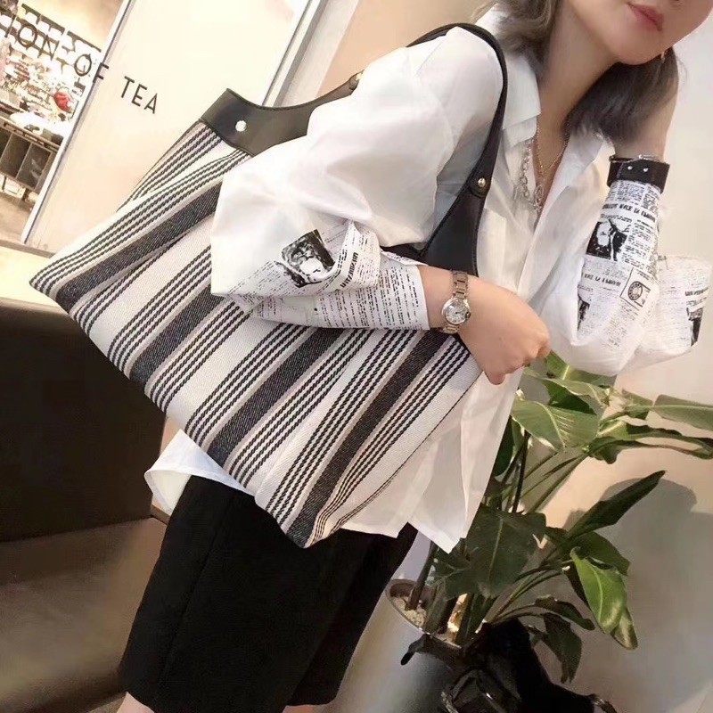 Tas Totebag Strip wanita