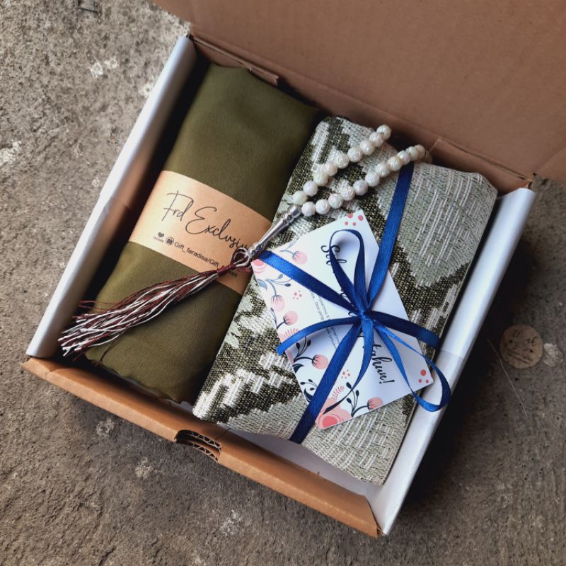 hampers hijab sajadah gift box wedding ulang tahun graduation