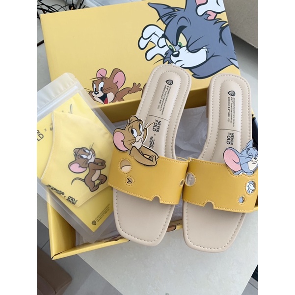 Ittaherl tom and jerry cheese one strap sandal size 40 NEW with mask (iklan alice belle snow white m
