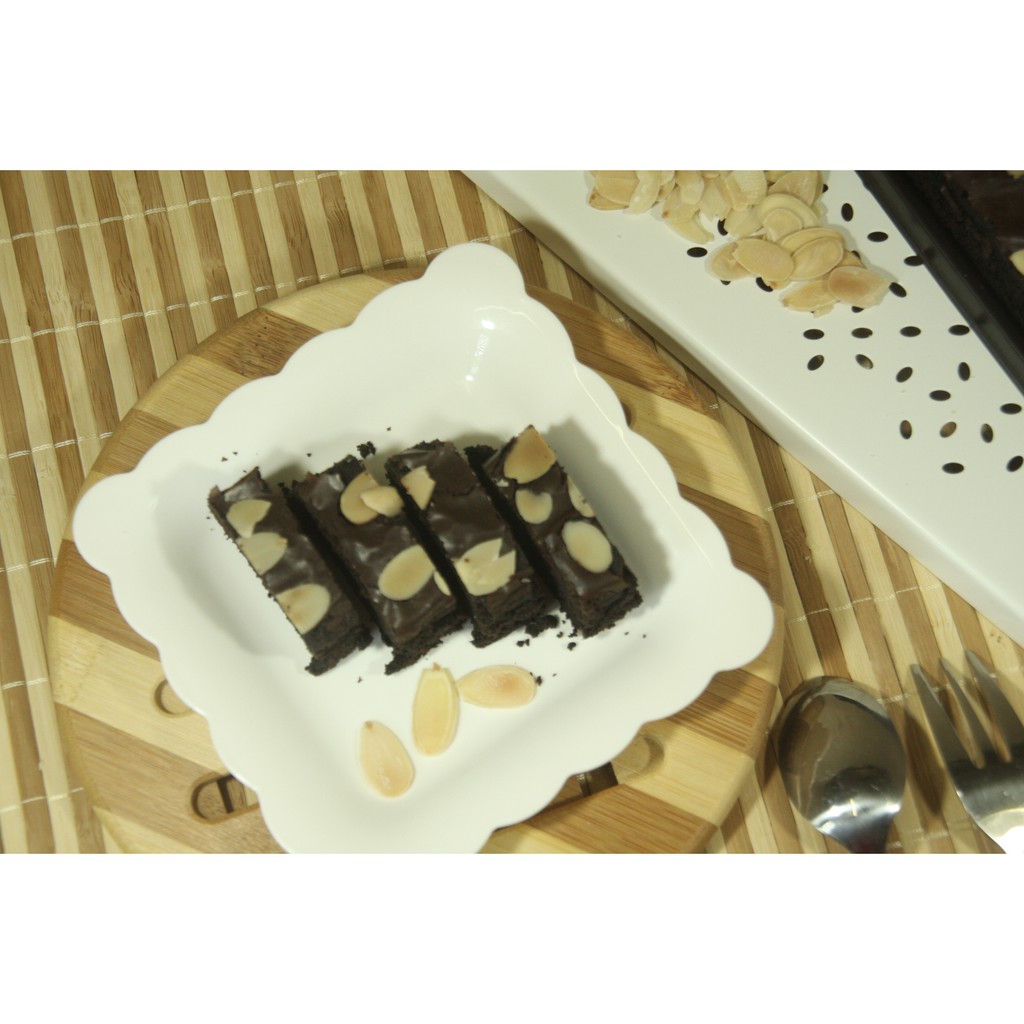 

Brownies Mini Choco Almond 28x5cm | Brownies Coklat Almond