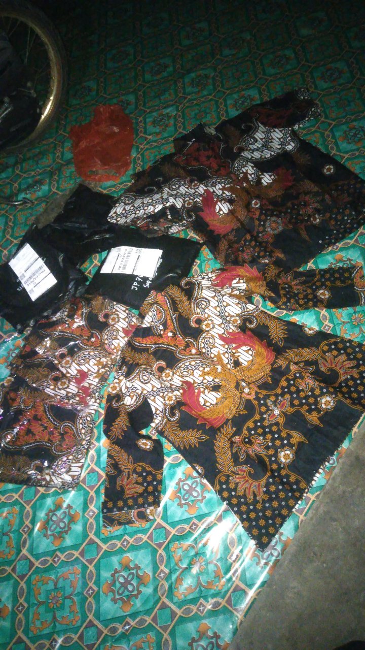 Couple Atasan Batik Wanita Dan Pria Motif Lidah Api