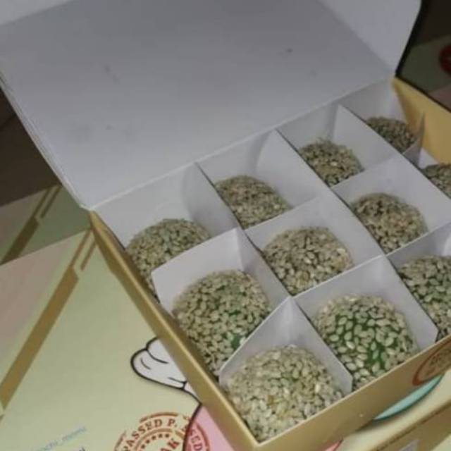 

Mochi Momi Wijen isi 12