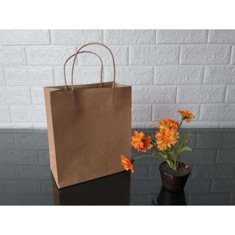 

Paperbag Craft Coklat (Uk. 20 x 10 x Tinggi 23 cm)
