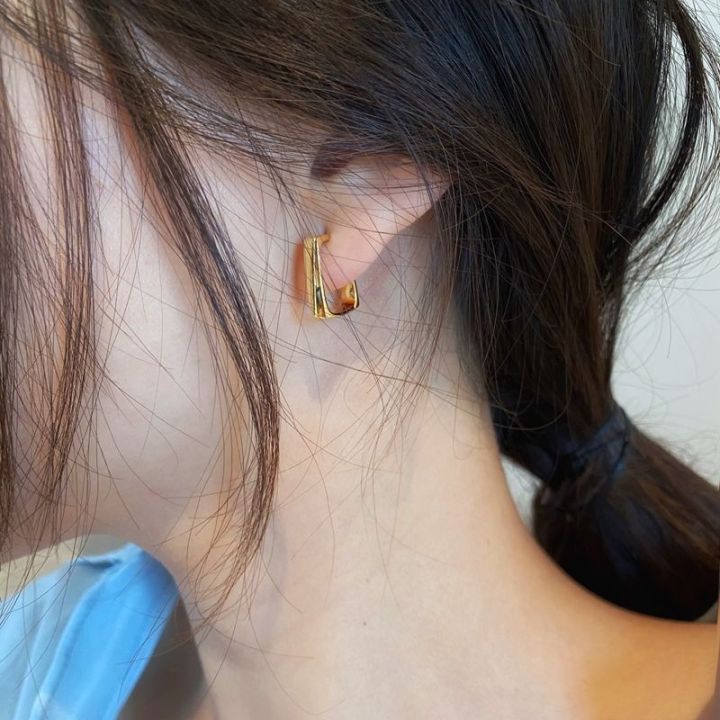 Anting Tusuk Bentuk Kotak Bahan Metal Lapis Emas 14K Gaya Retro