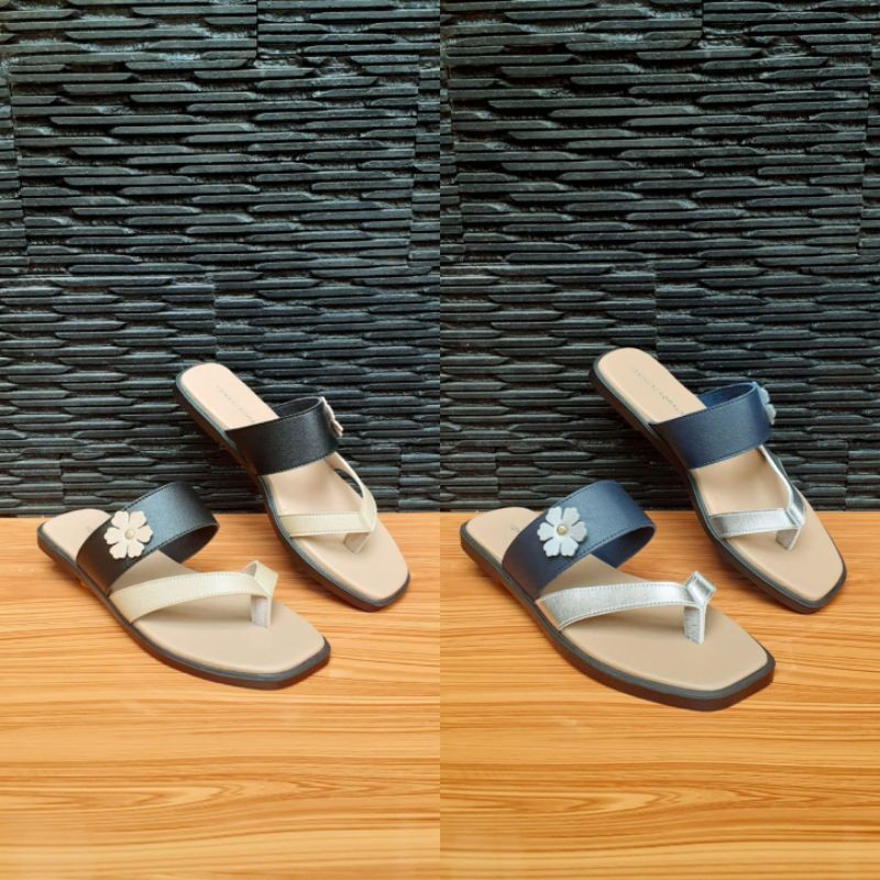 SANDAL WANITA FLAT YONGKI KOMALADI SFYK01