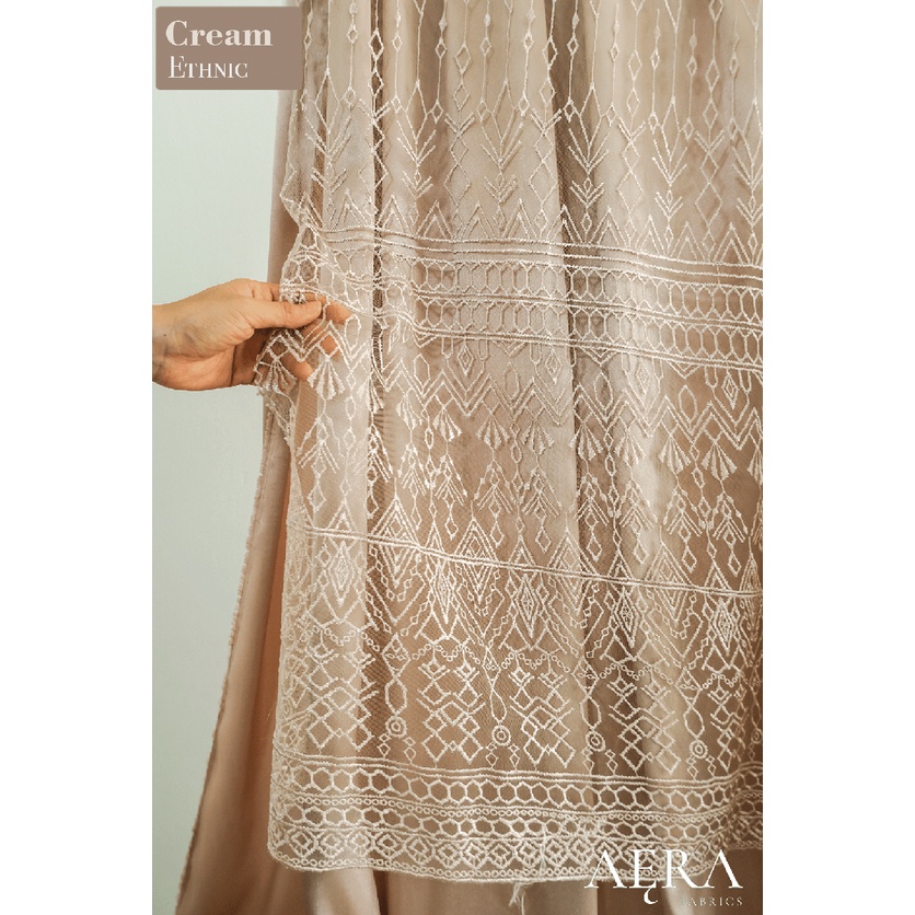 0,5 meter Kain Tile Etnik/ Tile Sapto/ Bahan Brokat Kebaya CREAM