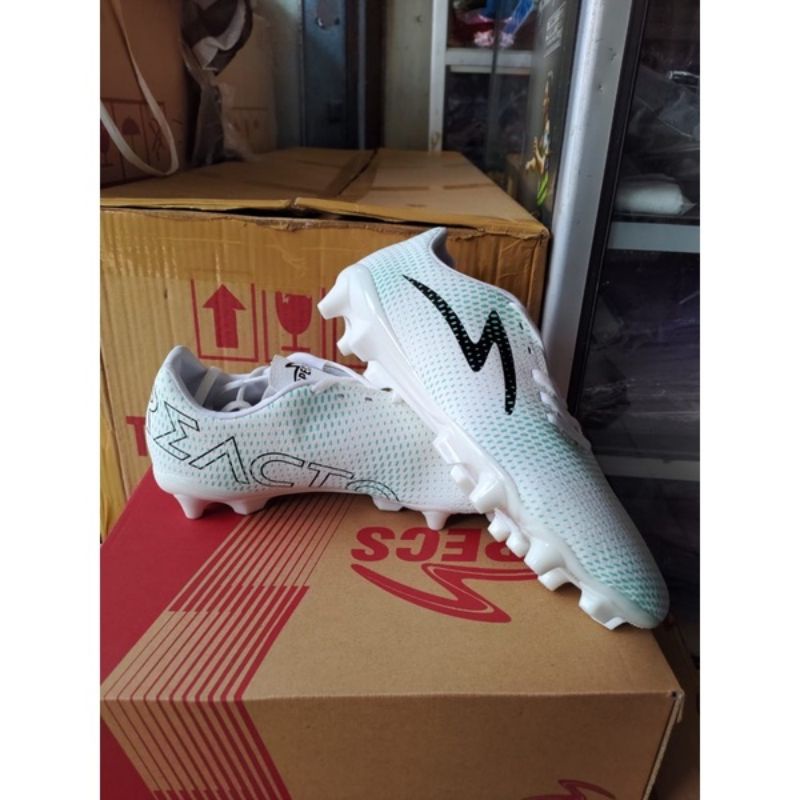 sepatu sepak bola specs genesis fg