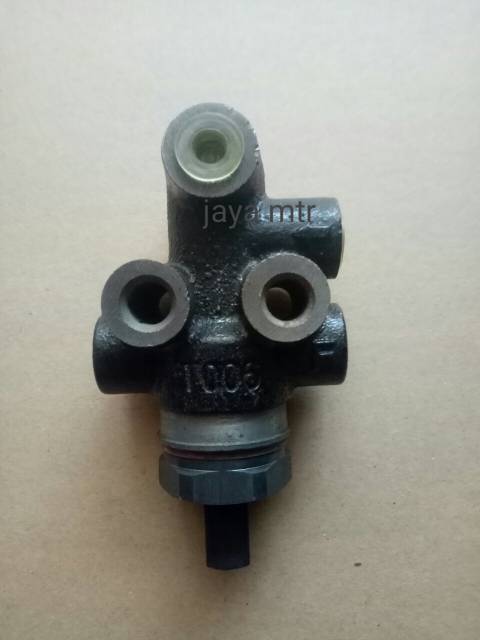 Pembagi minyak rem/valve assy kijang super dan kijang kapsul