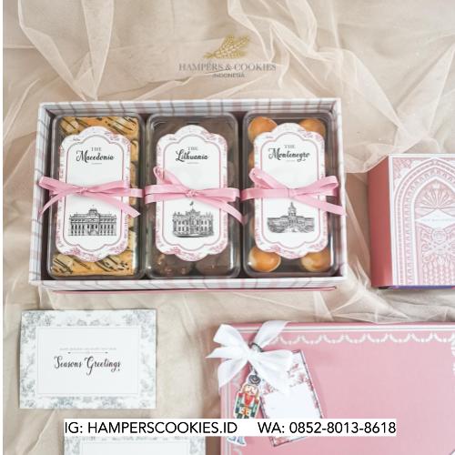 

Tivoli Rose B by Hamperscookies