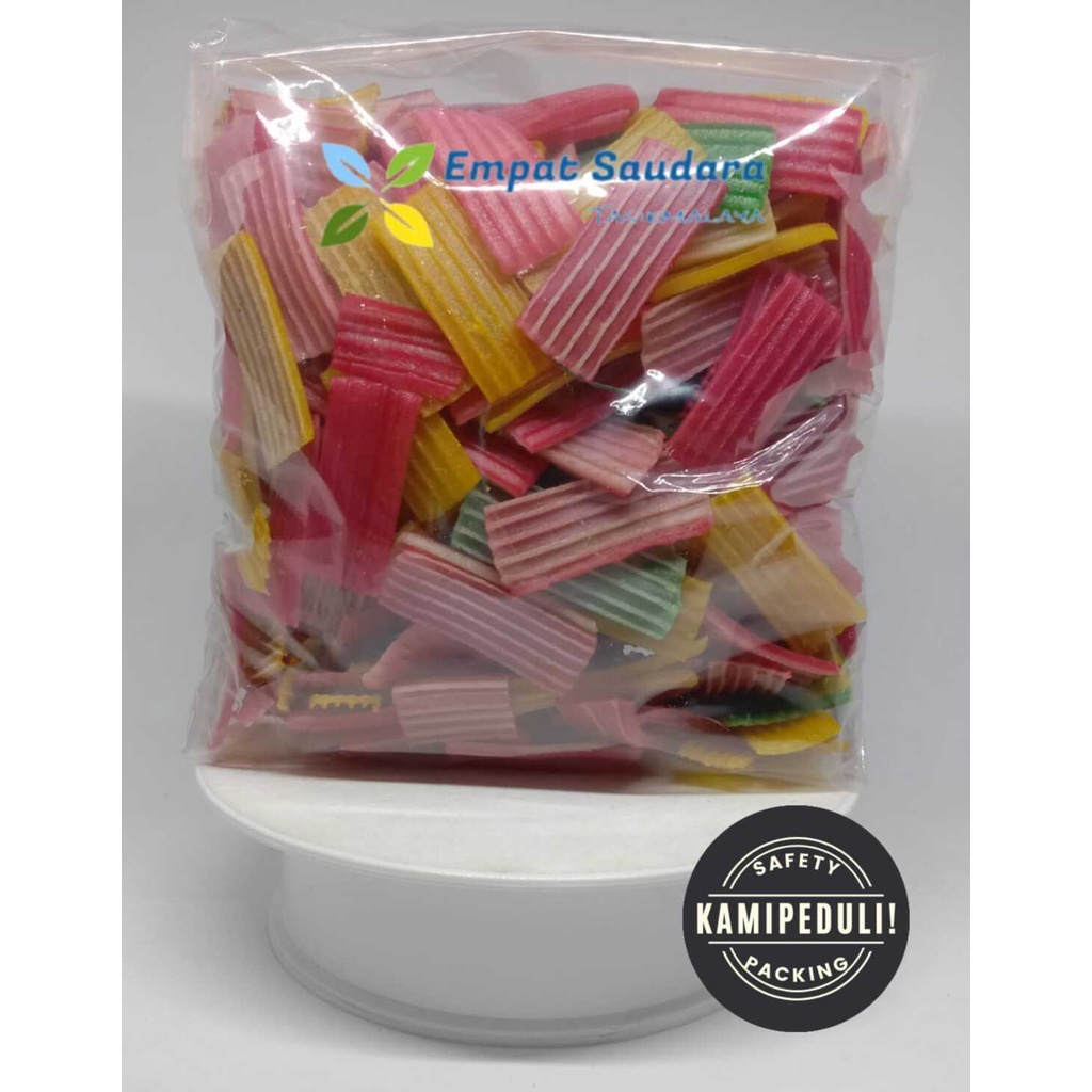 

KERUPUK BAWANG SISIR ANEKA WARNA KEMASAN 1 KG