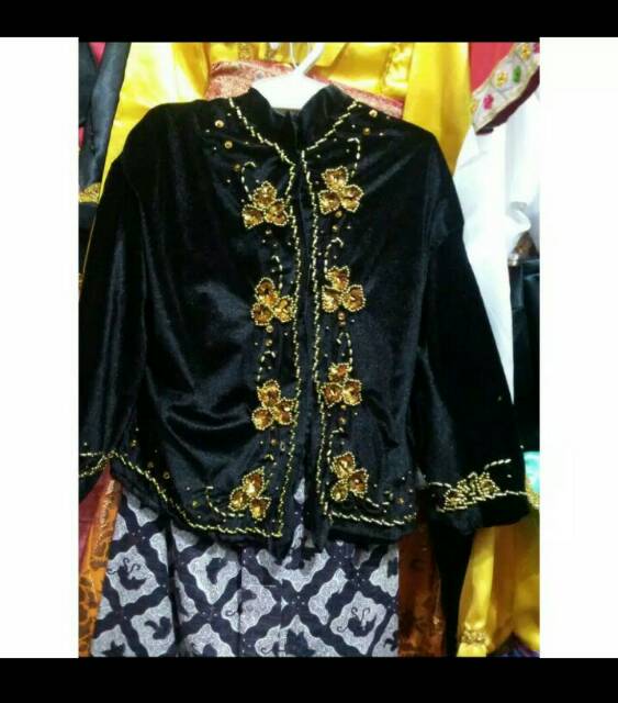 Baju adat jawa bludru size TK ( cowok/cewek )