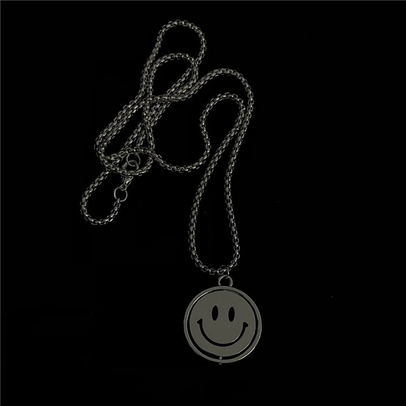 Kalung Rantai Liontin Smiley Face Bahan Titanium Steel Gaya Hip Hop