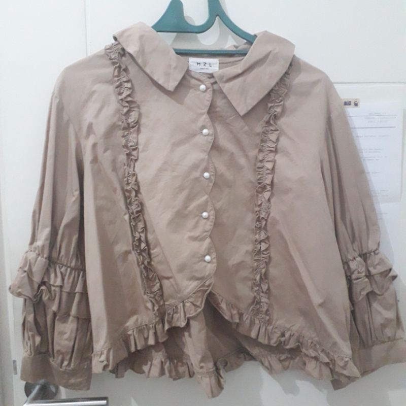 Preloved Crop Top Lengan Panjang Cokelat Pita Renda