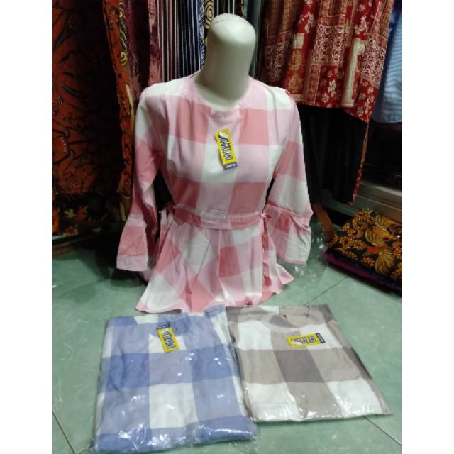 

Blus bermuda pita samping