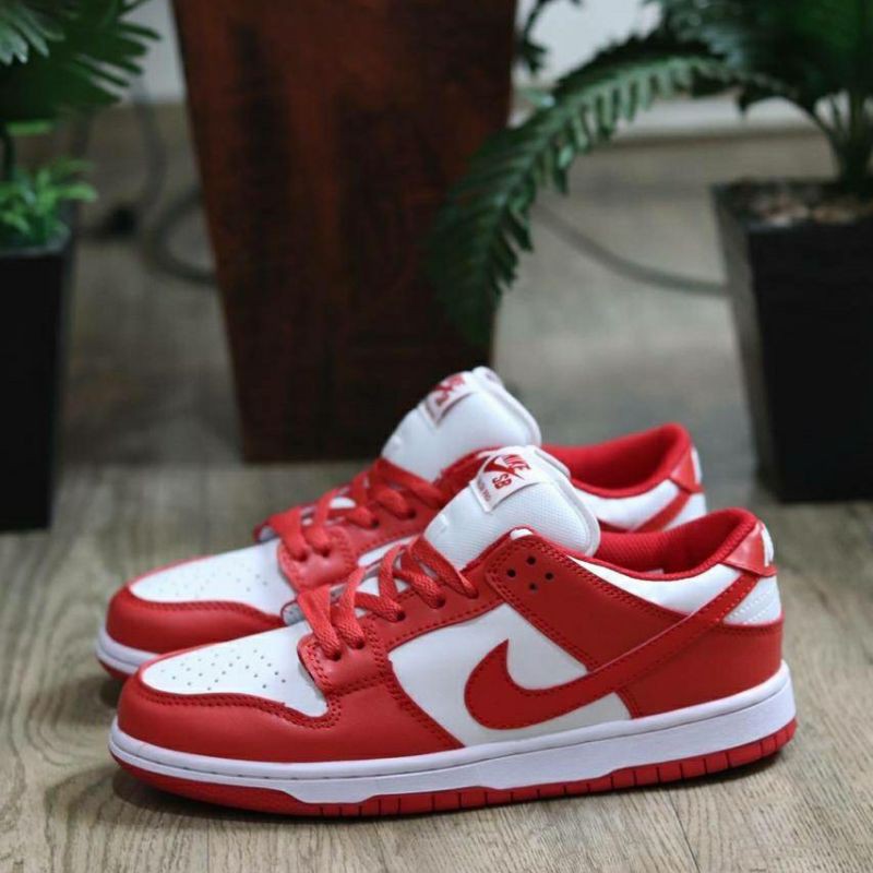gym red dunk low