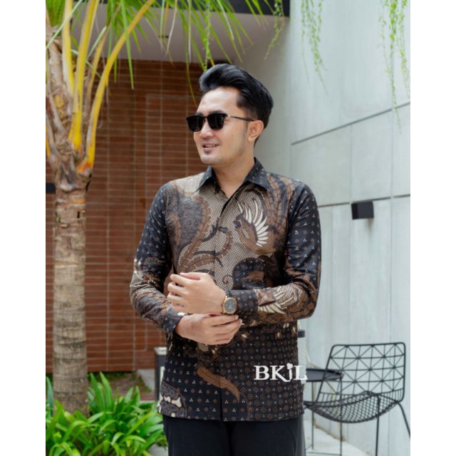 Baju Batik Pria Slimfit Hitam Manis Mahal Soloan Lengan Panjang Pendek