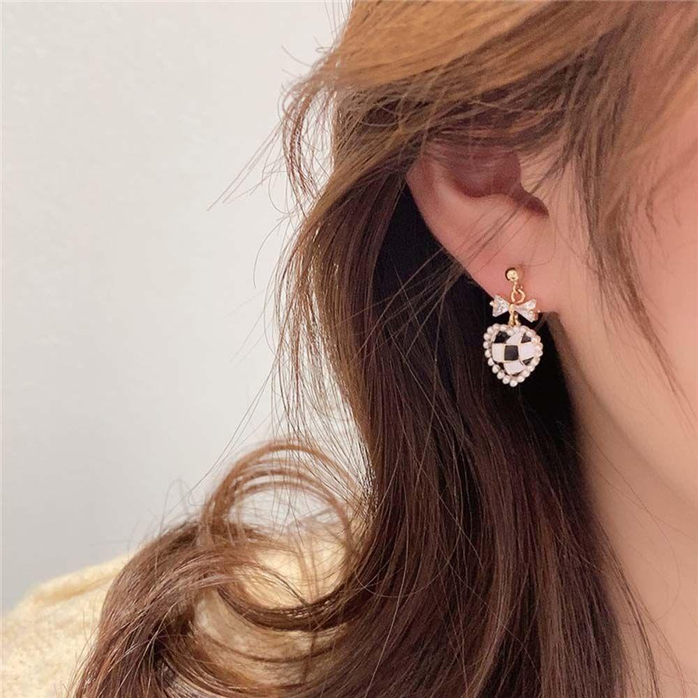 Mxbeauty Checkerboard Anting Wanita Temperamen Mutiara Perhiasan Harian Berlian Imitasi Alloy Perempuan Menjuntai Earrings