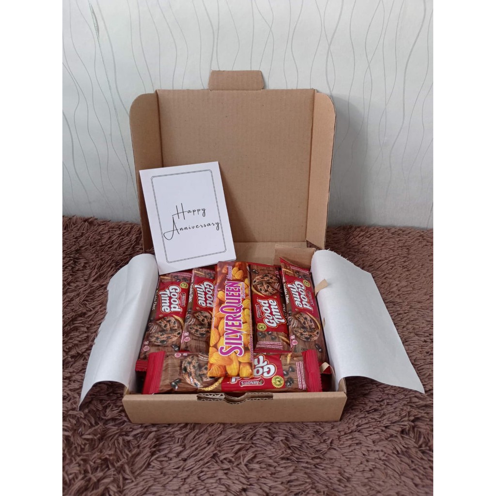 

Hampers Snack Box Spesial Silver Queen paket lengkap termurah