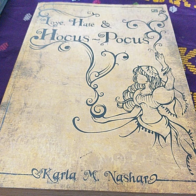 Novel love hate & hocus - picus