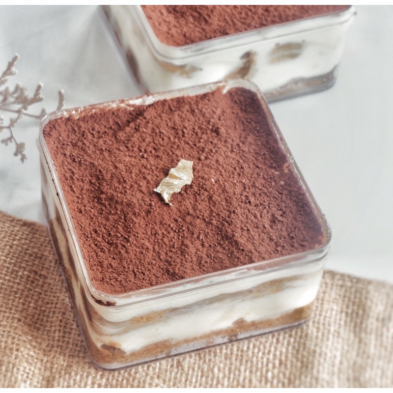 

Tineemissu Dessertbox | Italian Tiramissu with cinnamon crumble