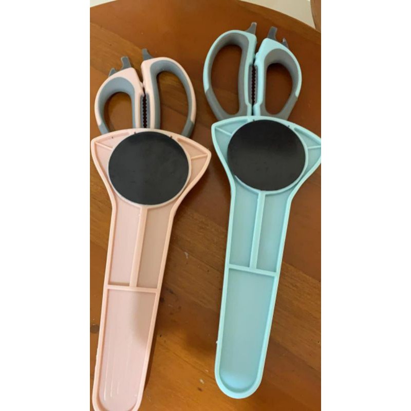 

Gunting Dapur Magnetik