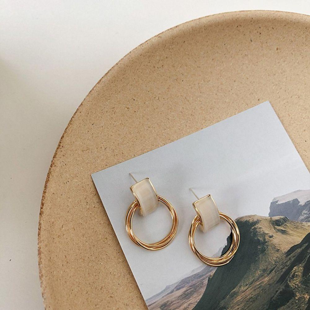 SKJK   Anting Bulat Geometris Retro Ins Fashion Match Desain sense Perhiasan Telinga Wanita Earrings