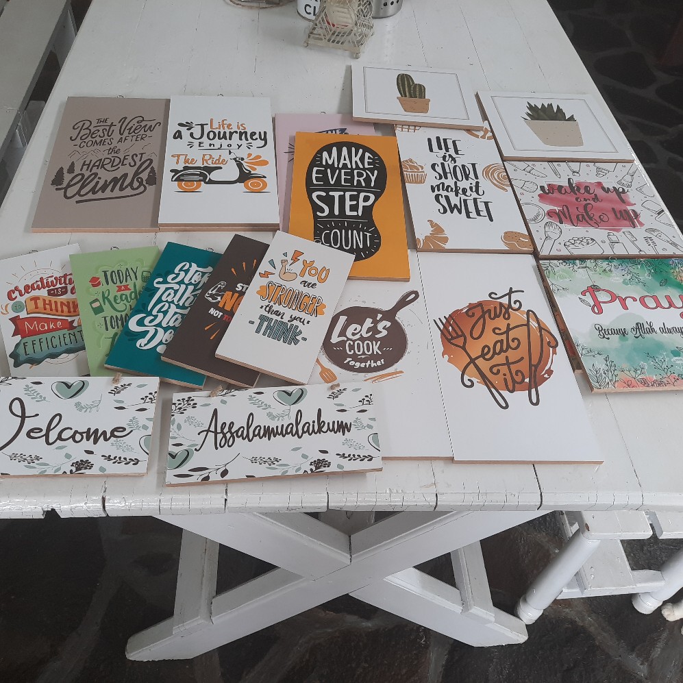 Pajangan Hiasan Dinding Kamar Walldecor Poster Make Up - 1pm