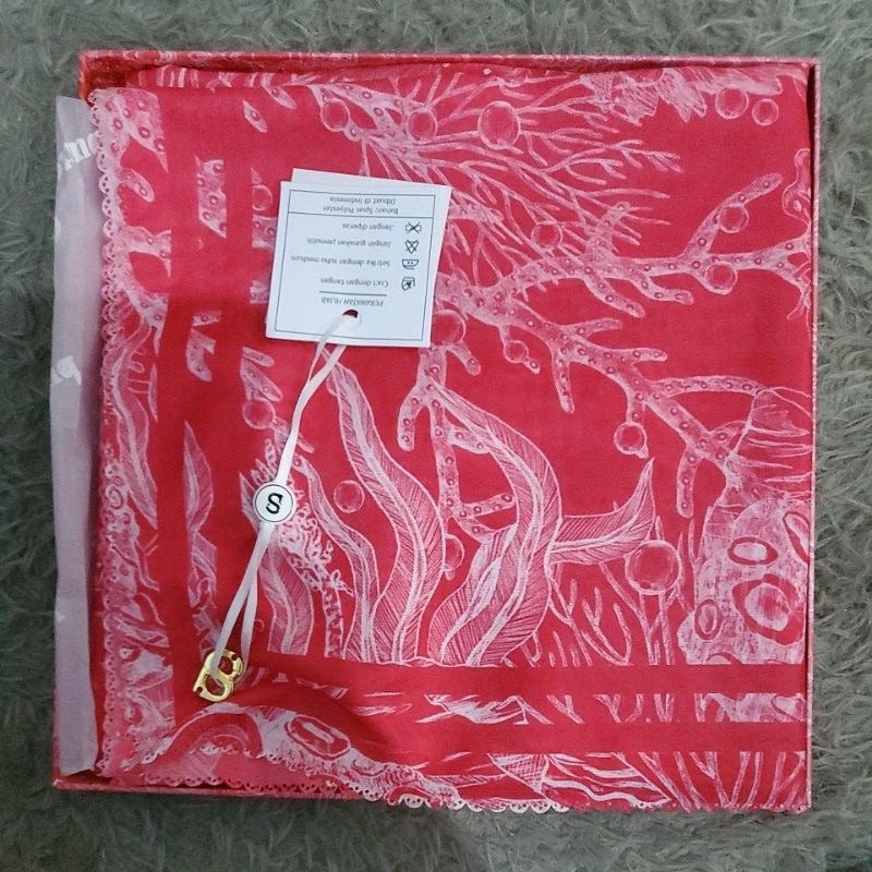 El Mar Minorca Conch Buttonscarves