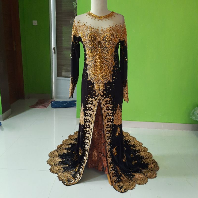 Gaun bludru drupadi duyung