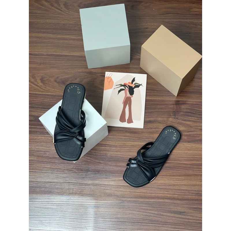 NIKITA SANDAL