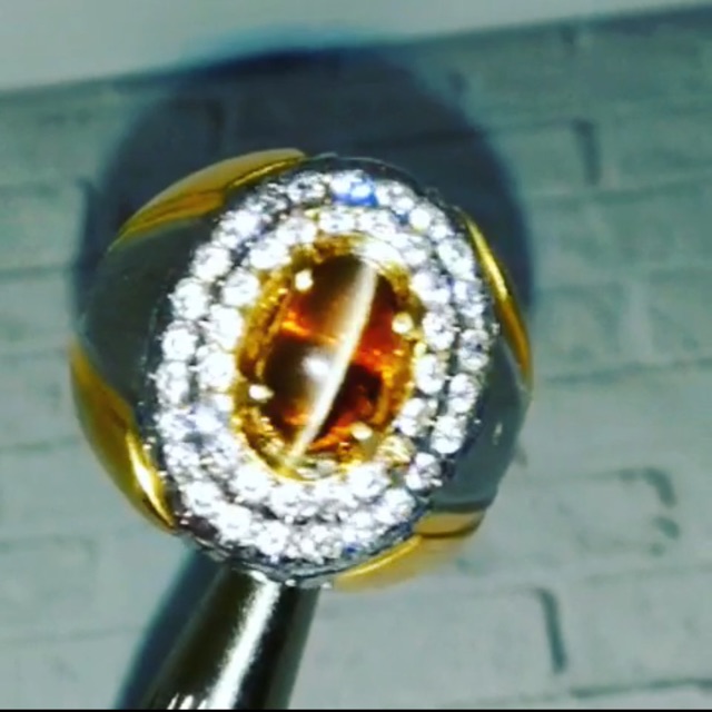 Chrysoberyl cats eye (honey)