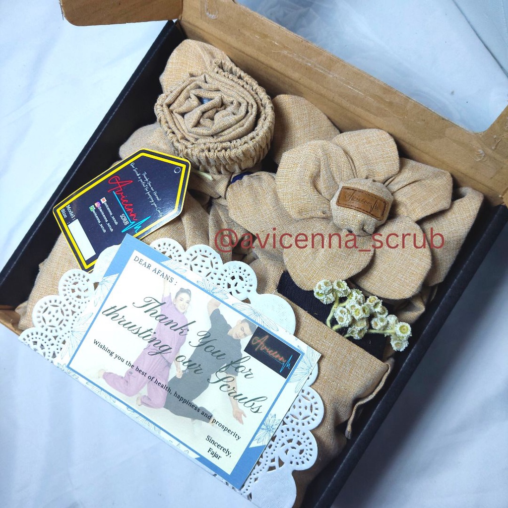 

READY STOK Hampers / kotak kado/ hadiah / bucket / hantaran / box baju dinas dokter / baju jaga dokter nakes