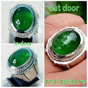 Cincin Batu Zamrud Kalimantan Dengan Ring Tanam Mewah Anti Luntur Beda Dari Yang Lain