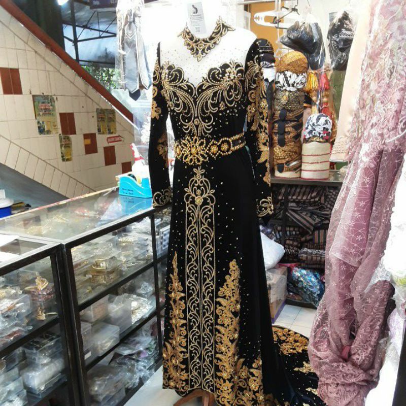 Kebaya Pengantin Bludru Tile Ekor