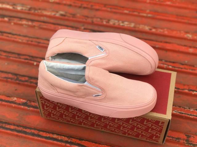 VANS SLIP ON CHECKERBOARD PEACH ROSY  BNIB !!!! 100% ORIGINAL PREMOUM BLACK WHITE MONEY BACK GUARANTE TOOTHE PAPERBAG