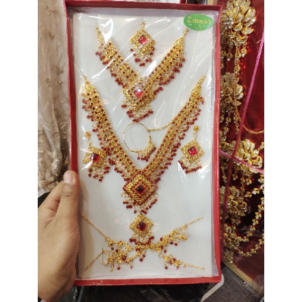 kalung set ala India.