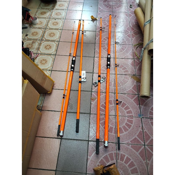 Joran sambung tiga dari kamikaze warna orange discover surf 390 420 450