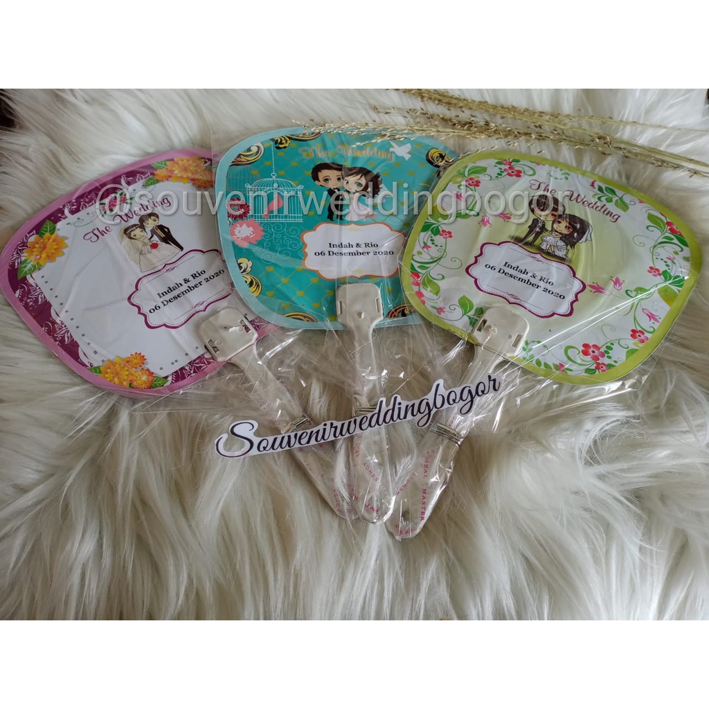 Souvenir pernikahan kipas wedding kemasan plastik free sablon nama pasangan