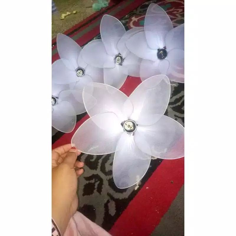 Kap Lampu Model Kelopak Bunga Tulip