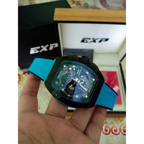 Expedition E6800 Biru langit Second HARGA NETT