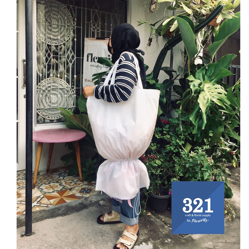 

321 SEKAR - The Bouquet Bag Tas Serut Buket Bunga Serut Tote Packaging Bungkus Buket Bunga Hadiah Tas Blacu Tas Spunbun Spunbound Tas Parasut Lipat folded bag