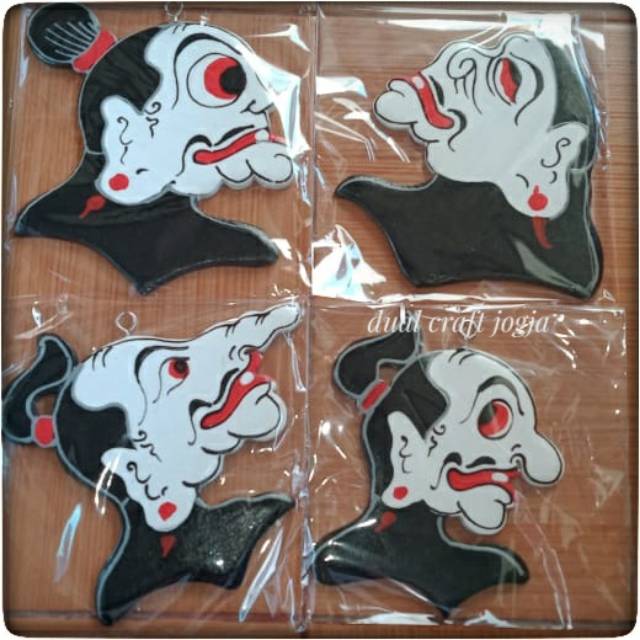 Hiasan Punokawan Bahan Kayu