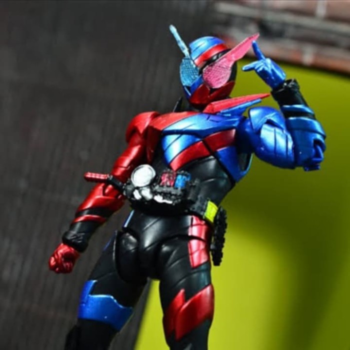✔mainan trending terlaris murah SHF Kamen Rider Build Rabbit Tank Version Figuarts Figure