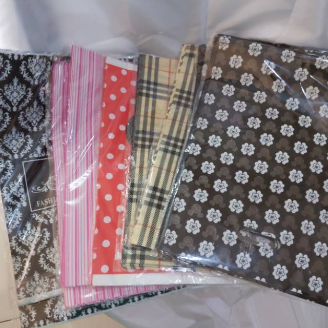 

Plastik Motif Plastik Karakter Plastik Belanja Plastik Packing 12 Lembar RANDOM