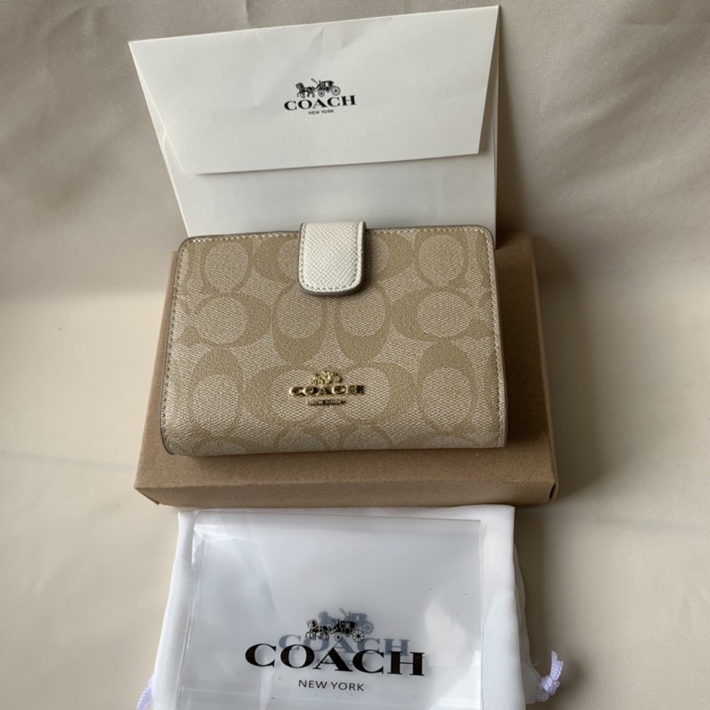 COACH MEDIUM CORNER ZIP WALLET LIGHTER KHAKI CHALK(F31497)