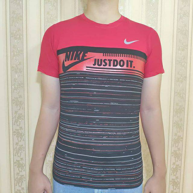 NIKE STRIPE T SHIRT