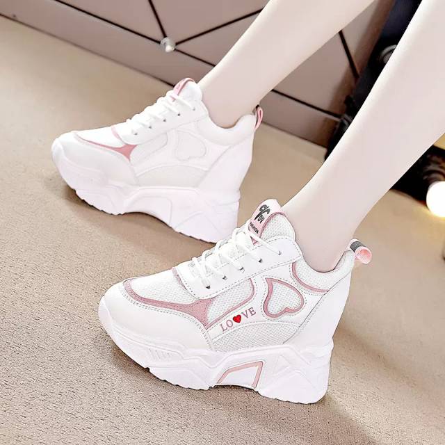 Sepatu sneakers wanita tulisan love you