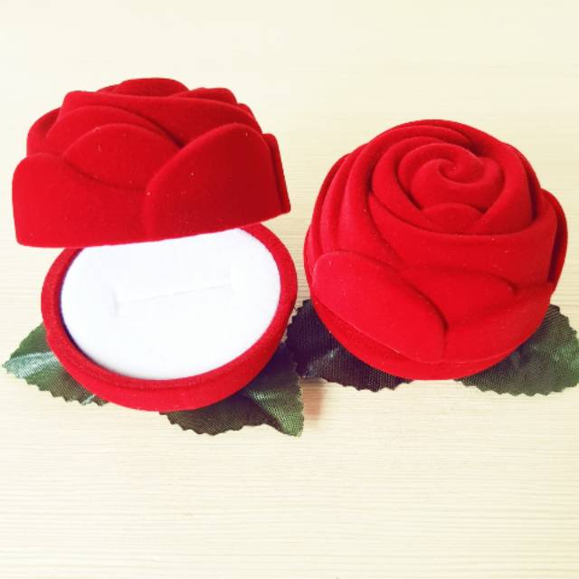Tempat cincin / kotak cincin Mawar Besar Bahan Brudu import