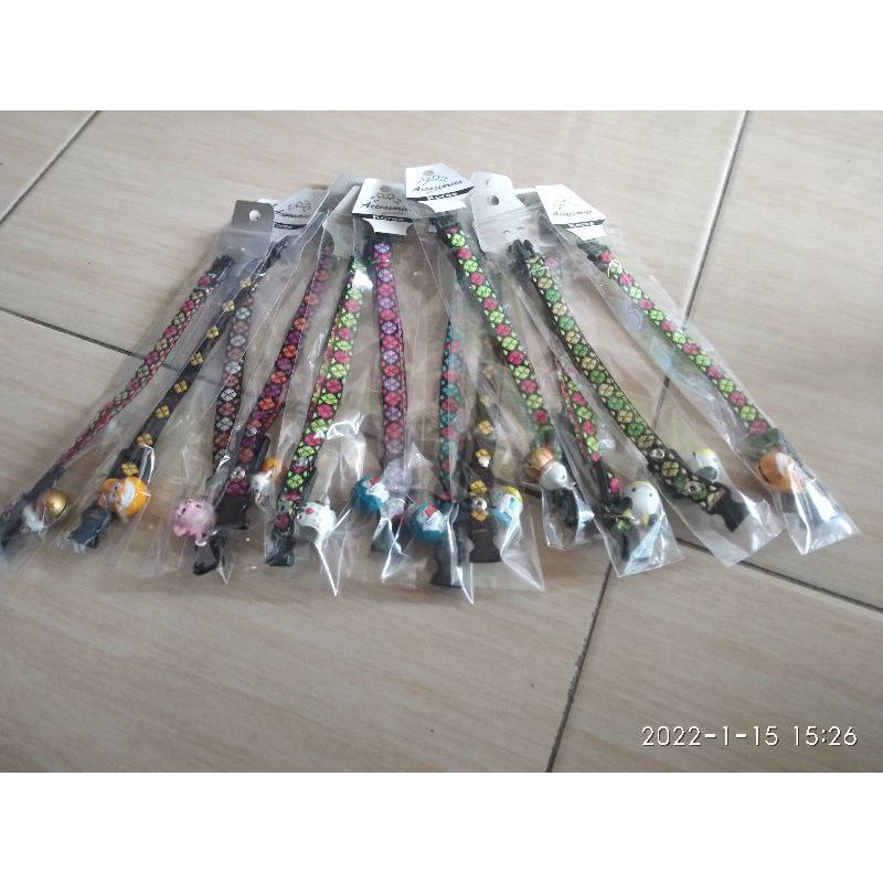 kalung kucing lonceng karakter