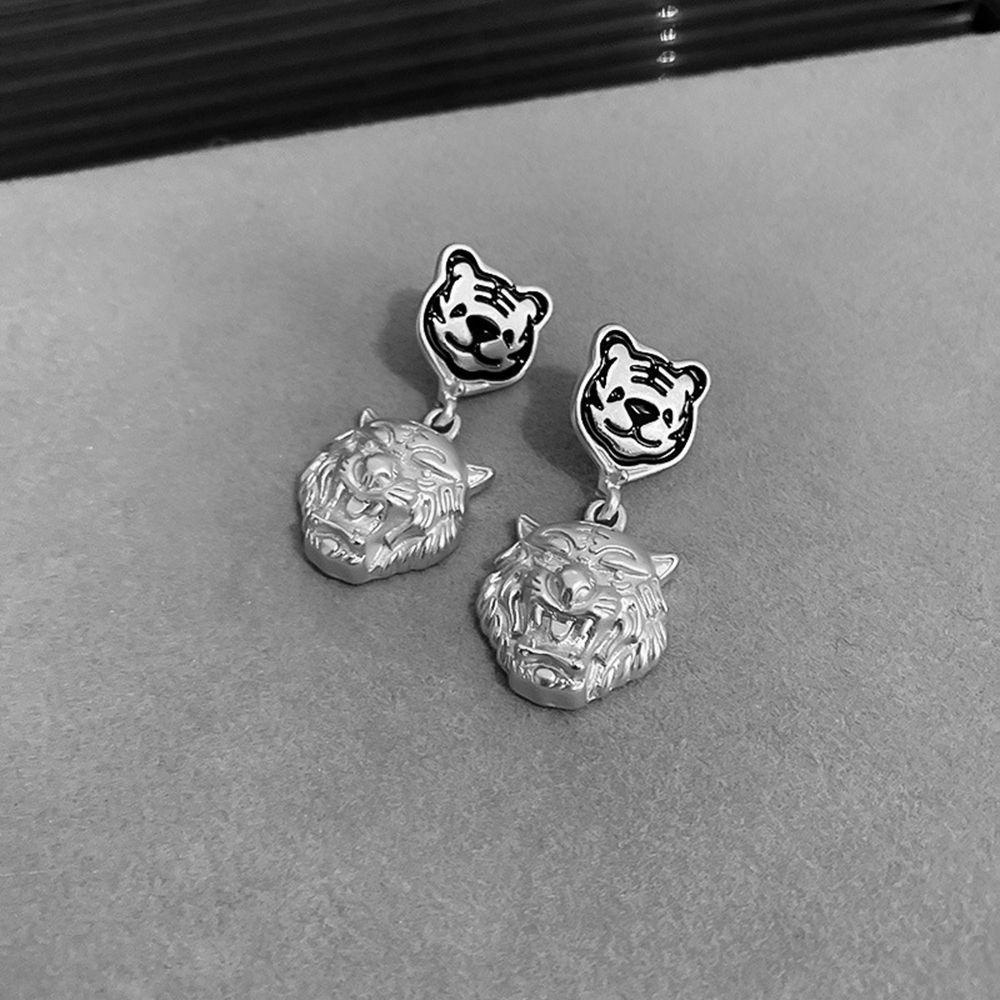 [Elegan] Stud Earring Temperamen Wanita Sederhana Korea Kartun Gadis Anting Gaya Cina